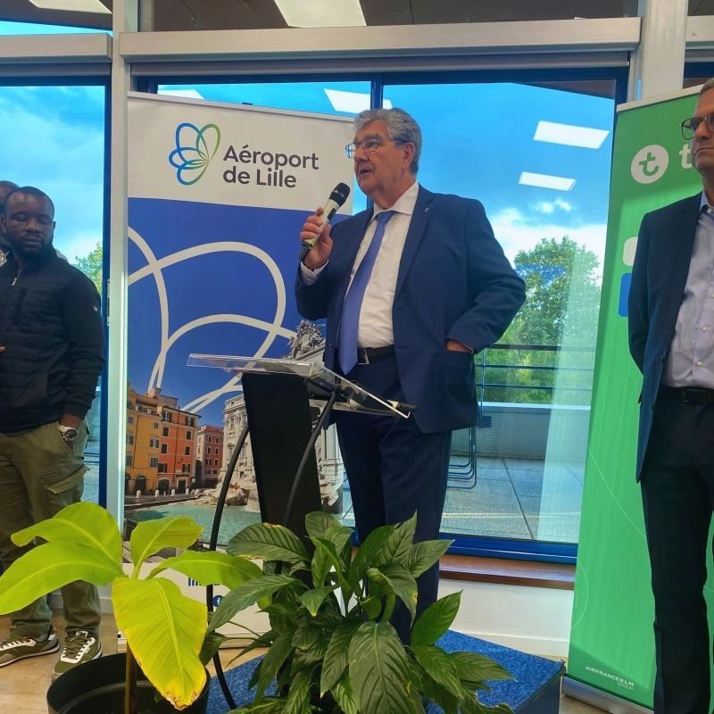 Transport aérien: 𝐋𝐢𝐥𝐥𝐞 𝐬𝐞 𝐂𝐨𝐧𝐧𝐞𝐜𝐭𝐞 𝐚̀ 𝐃𝐚𝐤𝐚𝐫 𝐚𝐯𝐞𝐜 𝐓𝐫𝐚𝐧𝐬𝐚𝐯𝐢𝐚