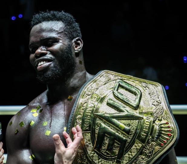 MMA : le Sénégalais Reug Reug bat Anatoly Malykhin et devient Champion du monde des poids lourds One Championship