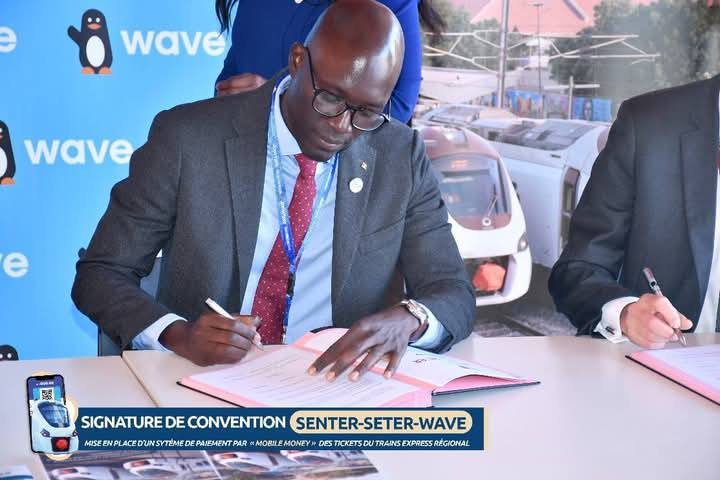 Signature de convention de partenariat pour la mise en place d'un système de paiement par mobile money des tickets du TER.