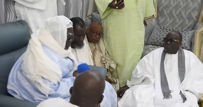 MOSQUÉE DE TOUBA – La famille de Serigne Fallou Mbacké remet un aadiya de 365 millions FCFA