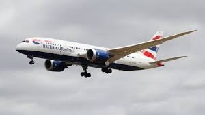 UN STEWARD DE BRITISH AIRWAYS RETROUVÉ "NU ET SOUS DROGUES" DANS LES TOILETTES D'UN AVION