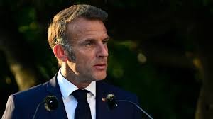 Macron entend "exercer jusqu'à son terme" son mandat, le PS "volontaire" pour remplacer Bayrou