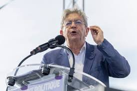 France: le leader de La France insoumise Jean-Luc Mélenchon appelle à la grève générale le 10 septembre