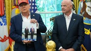 Trump menace Moscou de nouvelles sanctions mais n'exclut pas d'inviter Poutine au Mondial de foot