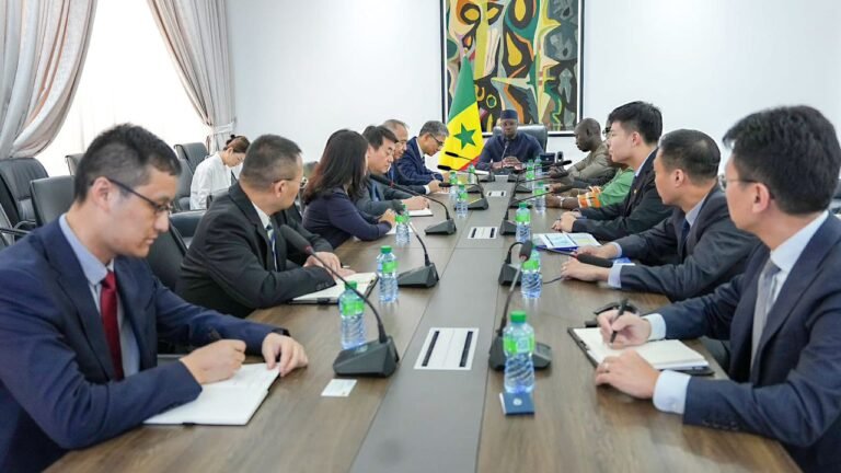 Le PM, Ousmane Sonko, a reçu l’Ambassadeur de la République populaire de Chine au Sénégal