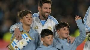 Lionel Messi annonce qu'il a joué son dernier match avec l'Albiceleste en Argentine