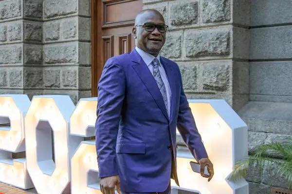 L’Ambassadeur d’Afrique du Sud en France retrouvé mort au pied d’un hôtel à Paris