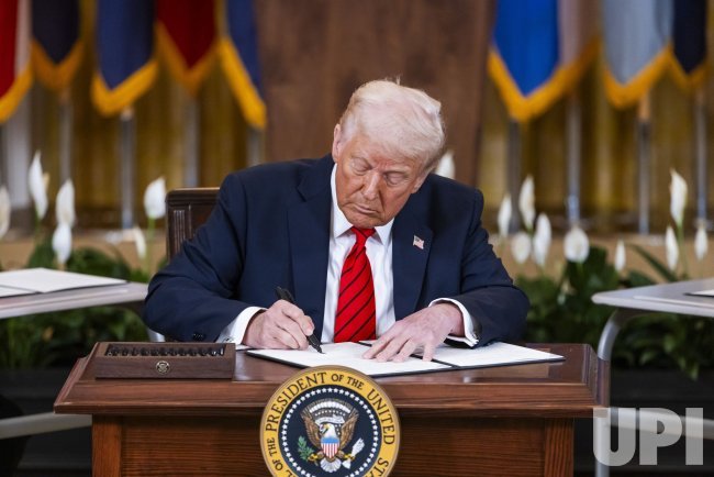 Pourquoi Donald Trump a finalement décidé d'aider l’Ukraine à s'attaquer à l’économie russe