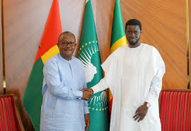 Le président de la Guinée Bissau Emballo se réfugie à Dakar après un drôle de coup d'état.