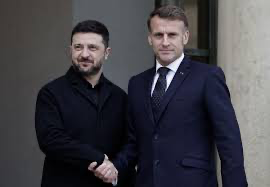 À Paris, Zelensky obtient le soutien de l'Europe avant la poursuite des pourparlers américano-russes