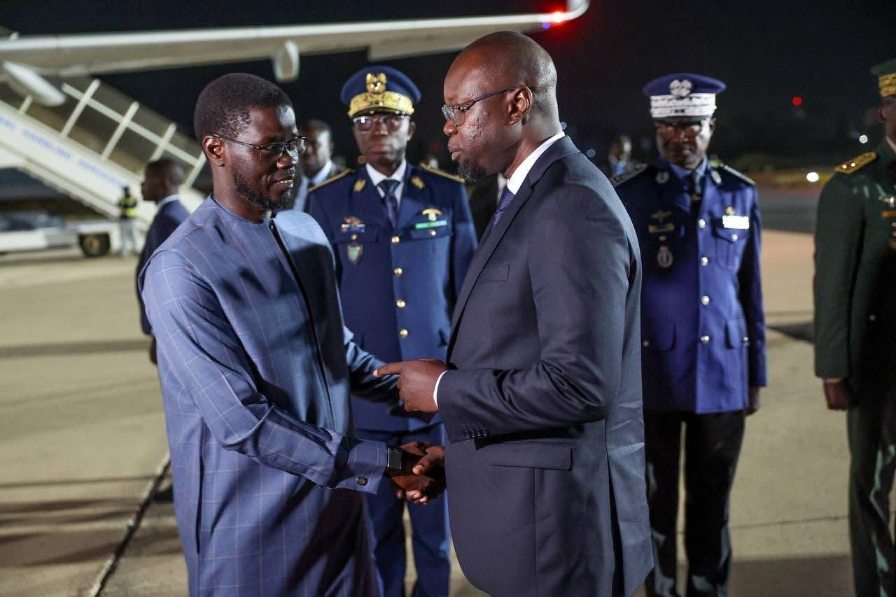 LE PRÉSIDENT FAYE A QUITTÉ DAKAR À DESTINATION DU KOWEIT ET DES EMIRATS ARABES UNIS