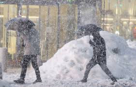 Une violente tempête de neige s'abat sur la côte Est des États-Unis, la ville de New York paralysée