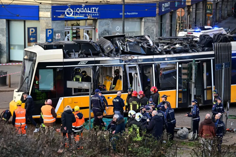 Deux morts dont un...Sénégalais, enquête ouverte pour "homicide involontaire": ce que l'on sait sur le déraillement d'un tramway survenu à Milan