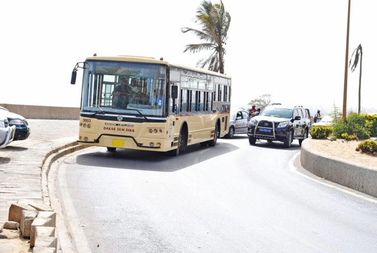 Agression à bord d’un bus : un agent de la SONAGED s’en prend au contrôleur de Dem Dikk