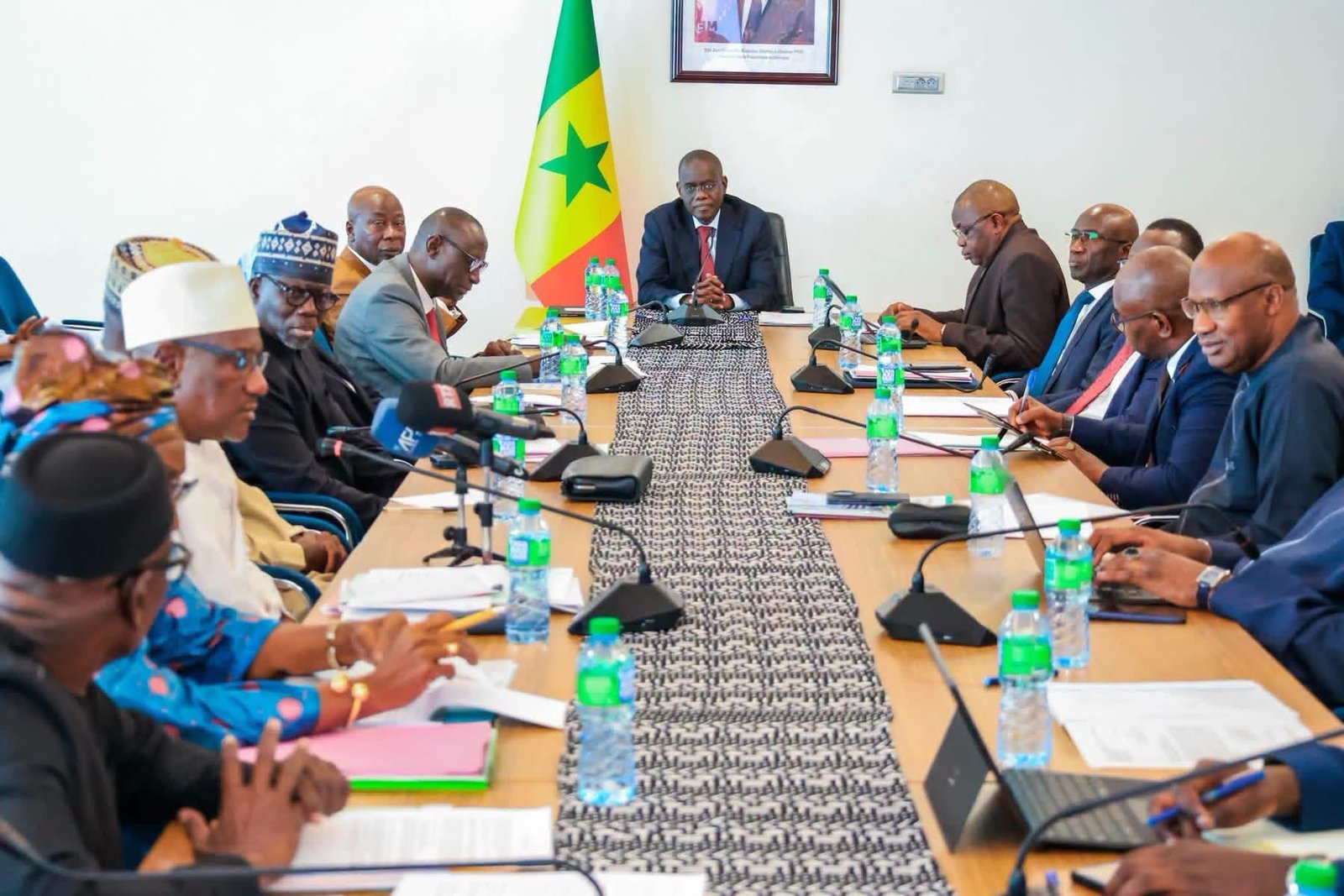 Sénégal : le gouvernement reçoit toute la presse le jour où il dénonce l’accord social de la RTS