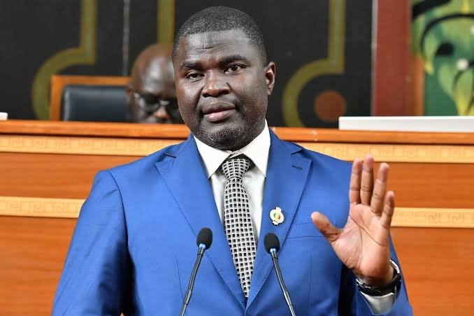 Sénégal : saisir la justice mettrait fin à l&rsquo;enquête parlementaire sur les ordinateurs, et les deux camps le savent