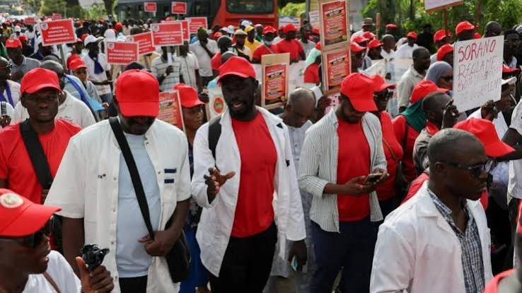 Sénégal : treize syndicats en grève contre un gouvernement qui juge leur mouvement illicite, à dix jours des Jeux